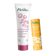  Двойное увлажнение APICOSMA  (APICOSMA Бальзам для губ восстанавливающий 3,5г ,  ROSE NECTAR Увлажняющее молочко-вуаль для тела, 30 мл)